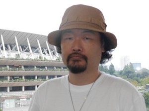 佐藤究さん「幽玄F」　空にとりつかれた男の生涯、「三島由紀夫の謎」に重ねる