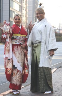 ジュリア（左）と棚橋弘至