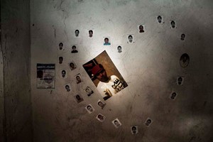 泥沼の麻薬抗争が終わらない国で、真の被害者たちを記録する仕事