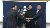 楽天3位指名　倉敷商・引地投手にスカウトがあいさつ「星野さんに負けない投手に」