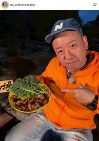 お笑いコンビ「バイきんぐ」の西村瑞樹さん（テレビ新広島「西村キャンプ場」の公式インスタグラムから）
