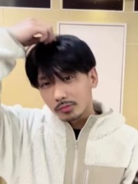 ウィッグなら数秒でイメチェンできる／かつらニキ（ノゾエタカシ）さん（@katsuraniki）提供