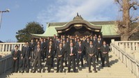 近藤智勝監督や選手ら42人が高松市・石清尾八幡宮を訪れた