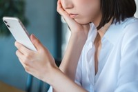 ネット検索でネガティブワードが出たら…　※画像はイメージです（Trickster*/stock.adobe.com）