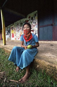 メキシコのゲリラ組織「サパティスタ」の自治区で暮らす少女