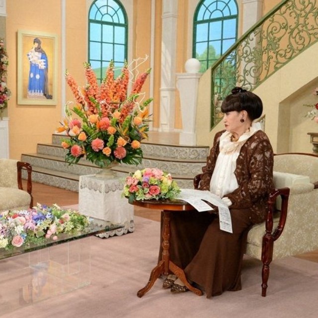 黒柳徹子さん（右）とトークを展開する矢野顕子さん