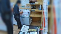 料金箱には紙を押し込み…防犯カメラに不審行動　無人販売店で肉2パックを盗んだ疑い　59歳男を逮捕　香川・観音寺市
