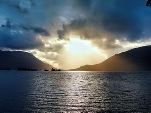 心は晴れの時も雨の時もある。苦しんでいる人が必ず報われますように