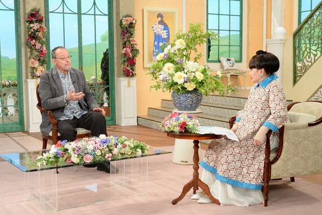 黒柳徹子さん（右）とトークを展開するジャン・レノ さん