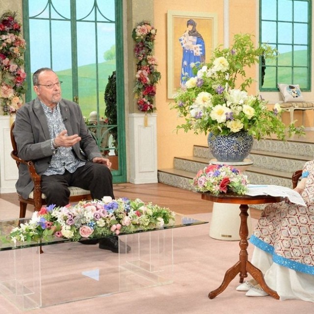 黒柳徹子さん（右）とトークを展開するジャン・レノ さん