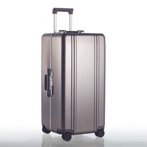 ZERO HALLIBURTON（ゼロハリバートン）【旅するバッグ。】旅好きの大人たちを魅了する、新しい相棒