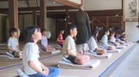 修行体験をする小学生　井山宝福寺　総社市