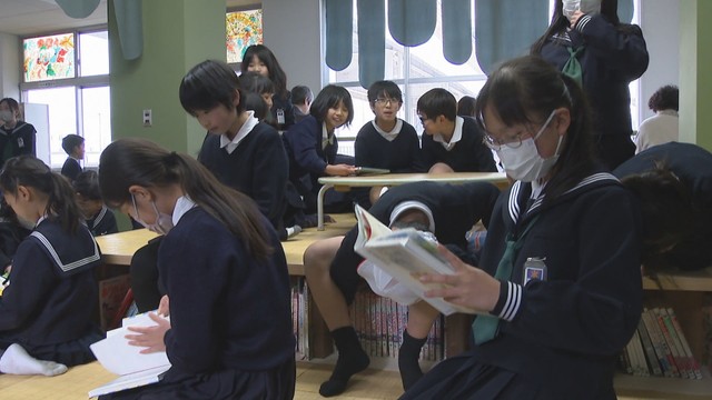 設置されたグリーンライブラリー　太田南小学校　高松市太田下町