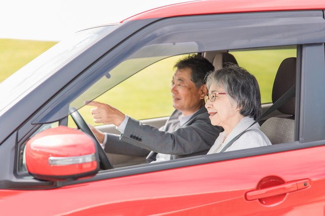 高齢になると運転に不安を持つ人も増えます。※画像はイメージです（buritora/stock.adobe.com）

