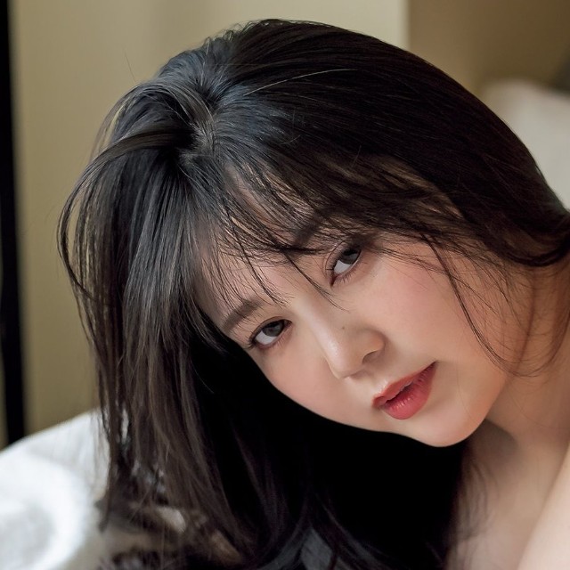 能美真奈（撮影／門島淳矢　ヘアメイク／黒田優　スタイリング／毛塚由恵）