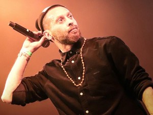 パレスチナ人ラッパーが語る　現実を変えない音楽　狂わないためのセラピーで悪いか