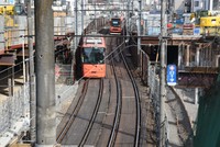 雑司が谷駅そばにある千登世橋からは、東京に唯一残る路面電車・東京さくらトラム（都電荒川線）が見られる。筆者のおすすめスポット（撮影：糸川憬）