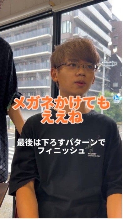 新ヘアスタイルにはメガネも馴染んでいる／投稿主さん提供