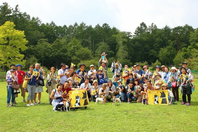 「オフ会」でつながりを深めるユーザーも。写真は山中湖で開催されたオフ会（画像提供＝ドコノコ）