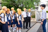 金髪デモ発生中