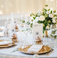 結婚式の披露宴　※画像はイメージです（miladrumeva/stock.adobe.com）
