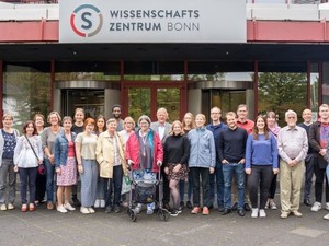 老朽化した市民プール　新設か改修か「くじ引き」で選ばれた住民会議体が出した結論は