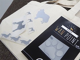 反射材の“犬”、服にぺたり　交通事故防止にアイロンプリント