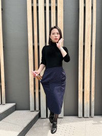 酒瓶を入れてもシルエットに響きにくいタイトスカート