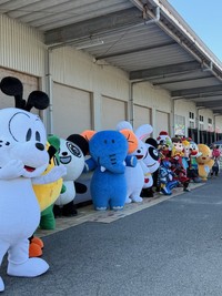 お菓子のキャラクターが大集合／株式会社サンワードの公式X（@sunward_info）より