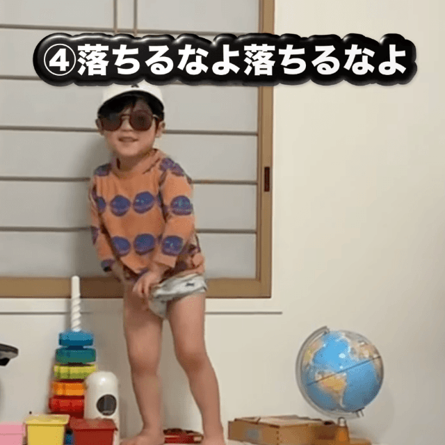 上機嫌で棚に登るボーヤくん。この後どうなる……！？（提供：@n_ctn_wさん）
