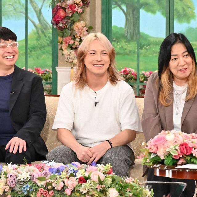 「徹子の部屋」   (右から)ジャガー横田、木下大維志くん、木下博勝さん＝テレビ朝日提供