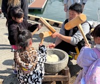 第1回塩飽本島もちつき大会の様子