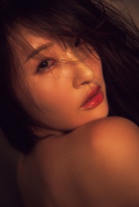 原つむぎ写真集『Bloom』（撮影：TOYO　©ワニブックス）