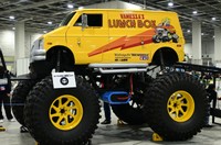 今年も来てました、実物大ランチボックス。ジムニーシエラのフレームに外径58インチのタイヤ、エブリィのボディ