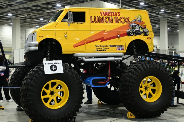 今年も来てました、実物大ランチボックス。ジムニーシエラのフレームに外径58インチのタイヤ、エブリィのボディ