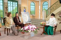 黒柳徹子さん（右）とトークを繰り広げるキャシー中島さん（左）と浅野順子さん