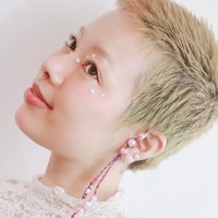耳に自身で開発したアクセサリーをつけて、自分らしさを表現／Skyさん（@sky__art666）提供
