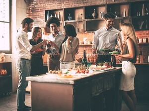 出会いのきっかけは「体臭」　においでマッチングするパーティーで生まれるカップル