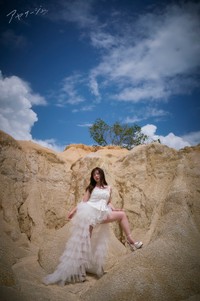「伊藤彩沙 写真集 アヤサージュ」掲載カット【©KADOKAWA / 中村和孝】