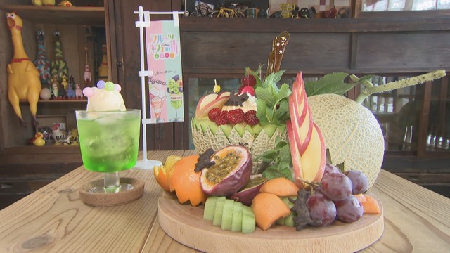 cafe RATIO／丸ごと足守メロンプリンパフェ