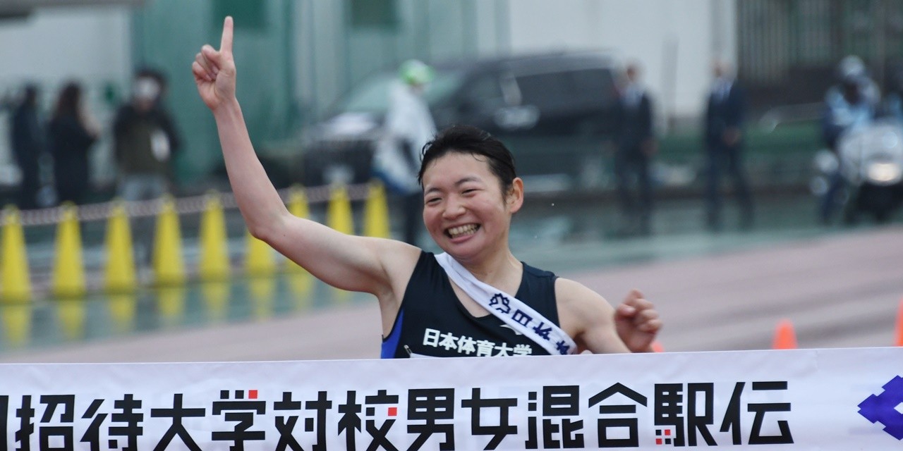 陸上・駅伝 - 男女混合駅伝で日体大が初優勝 アンカーの尾方唯莉「仲間が出迎えてくれてうれしい」 | 4years. #学生スポーツ