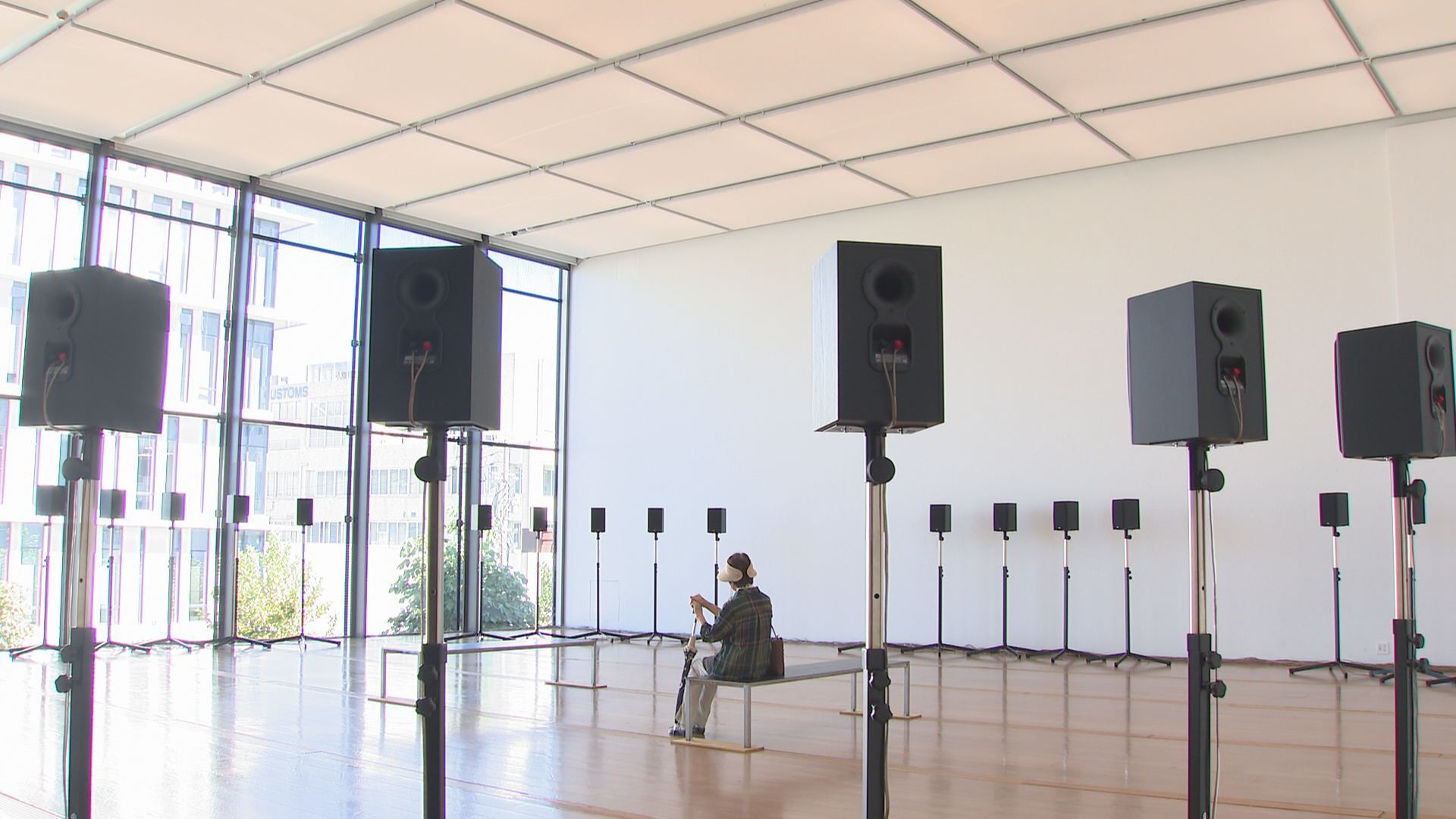 音の展覧会「40声のモテット」40個のスピーカーによる重なり合う