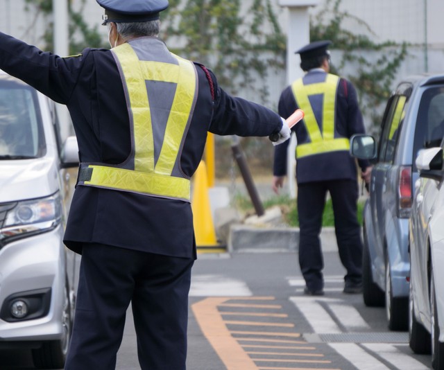 退職勧奨を断ったら駐車場警備に異動させられた！　※画像はイメージです（xiaosan/stock.adobe.com）