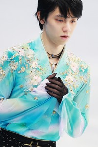 フリー直前の練習中、胸に手を当てる羽生結弦選手