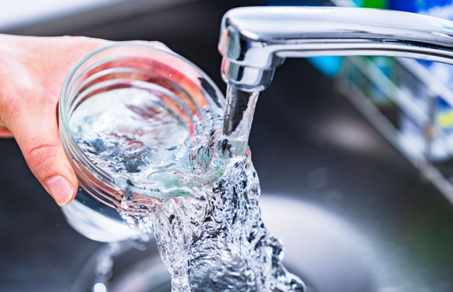 実は「水道水（軟水）」が正解なんだそう※画像はイメージです（show999/stock.adobe.com）