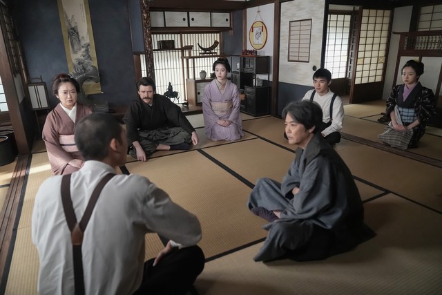 「焼き網事件」の犯人は一体誰なのか。正木（日高由起刀）が一家全員の前で“名推理”を披露する　(C)NHK