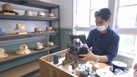 シェアアトリエ 海の校舎に入居している「石田製帽」の石田勝士さん