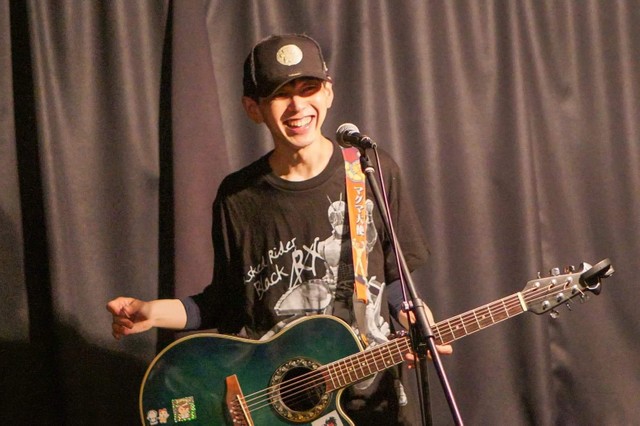 加瀬さん近影。アーティスト・加瀬だいすけとしてステージにも立つ