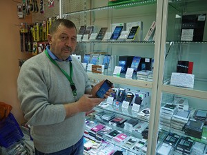 写メールするのもひと苦労　スマホのネット環境が最大の不満＠色丹島 