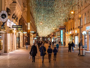 夫がどう思っているかは知らないが、私は夫以上に面白い人はいないと思っている